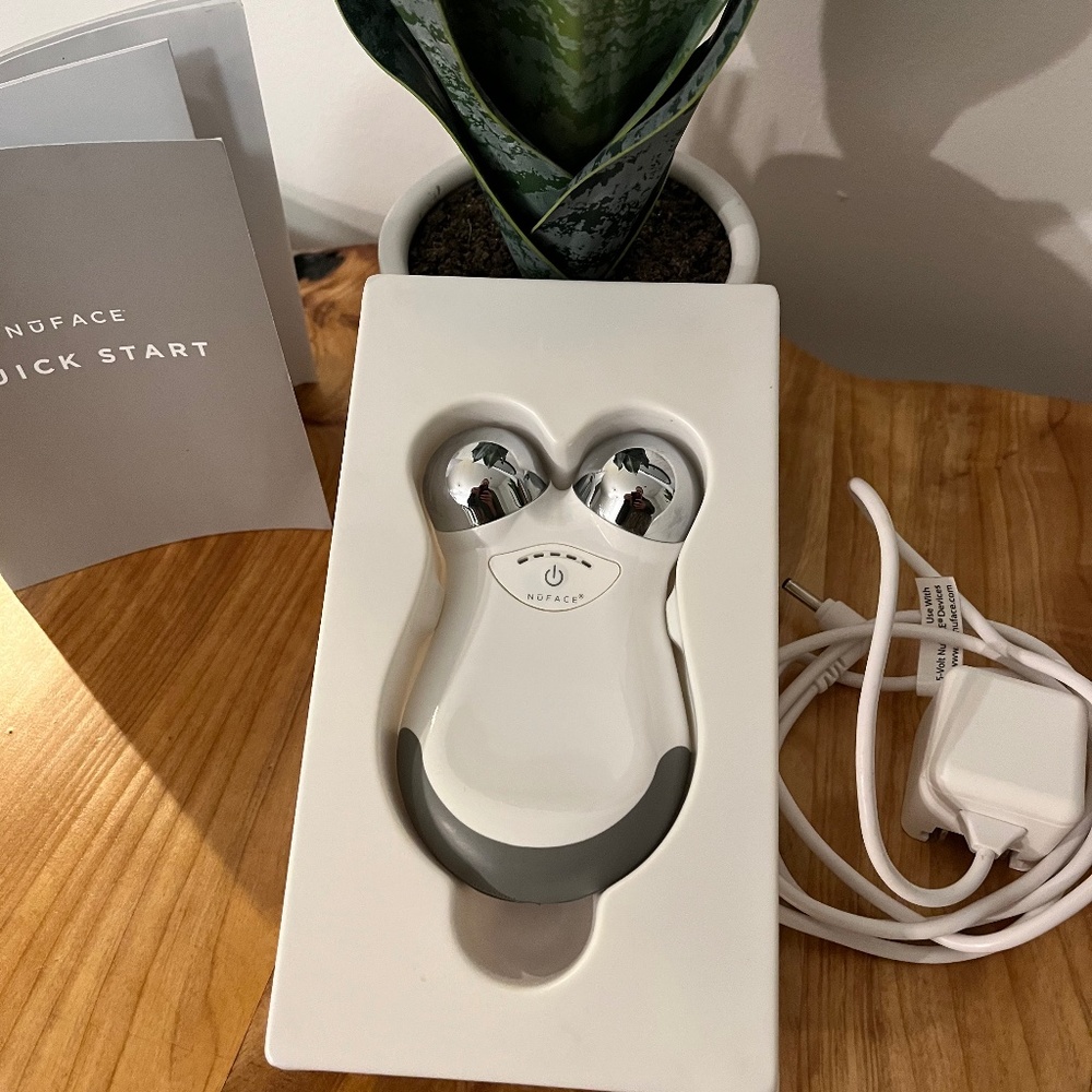 NuFace Mini Facial Toning Device